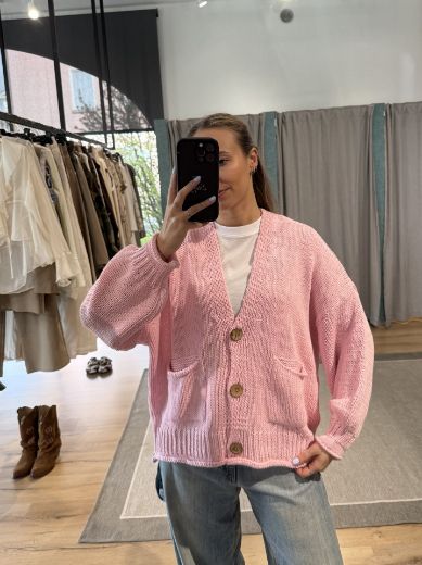 Immagine di CARDIGAN BOTTONI - Disponibile in VERDE, SABBIA, ROSA BUBBLE, PANNA, MARRONE, BLU, GIALLO, CIPRIA