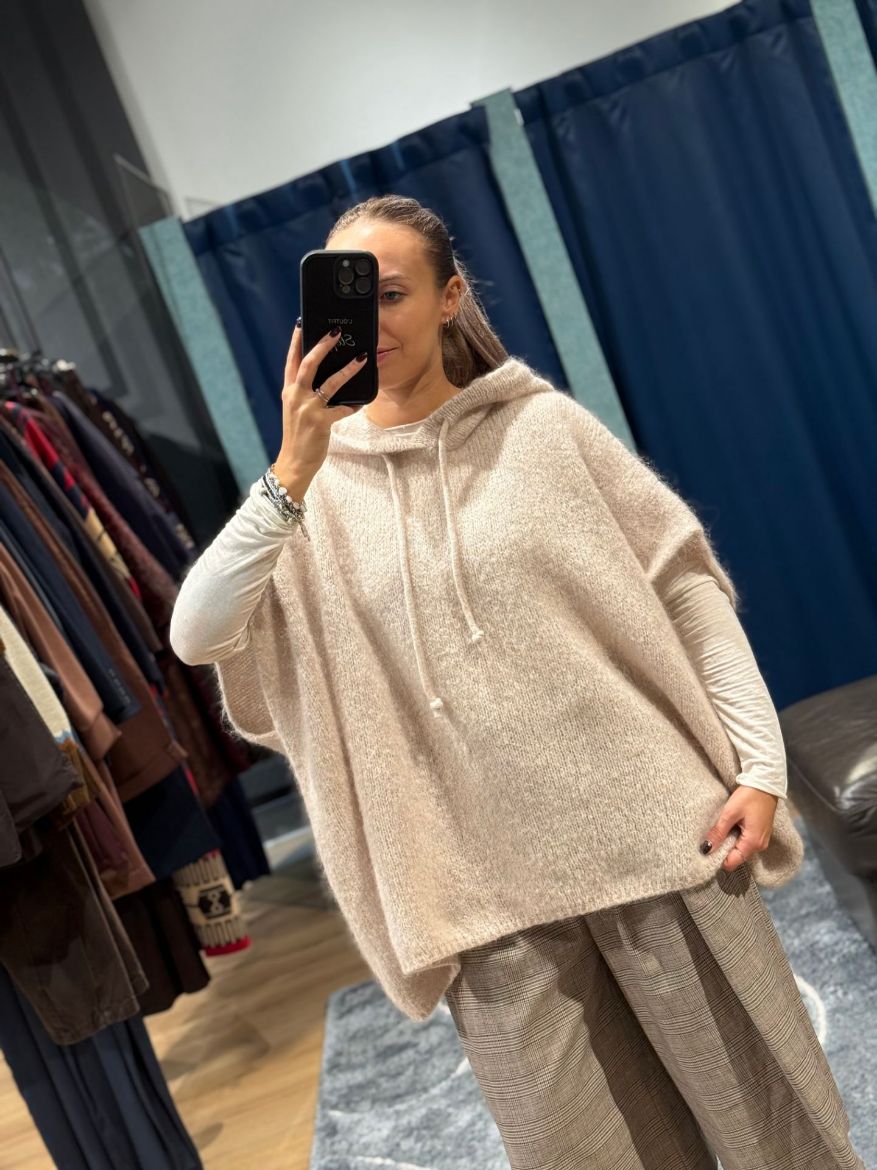 Immagine di GILET MOHAIR CON CAPPUCCIO - Disponibile in MARRONE, BEIGE