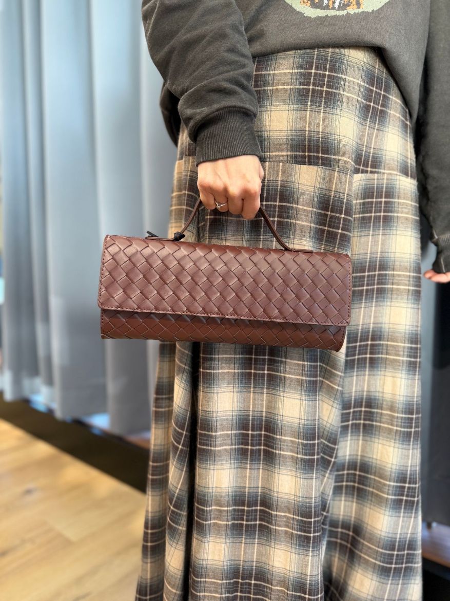 Immagine di BORSA BAGUETTE INTRECCIATA - Disponibile in NERO, MARRONE