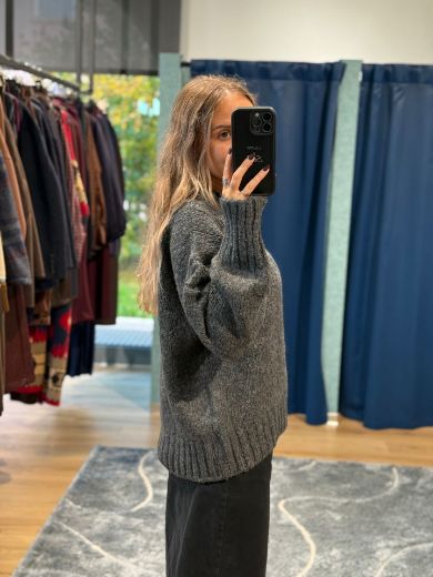 Immagine di MAGLIONE COMFY - Disponibile in VIOLA, VERDE BOTTIGLIA, SENAPE, MARRONE, GRIGIO ANTRACITE, ARANCIONE