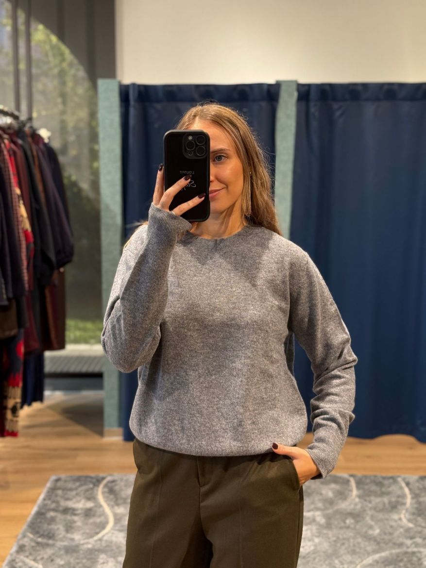Immagine di MAGLIONE GIROCOLLO PURA LANA - Disponibile in TAUPE, PANNA, NERO, GRIGIO SCURO, GRIGIO CHIARO