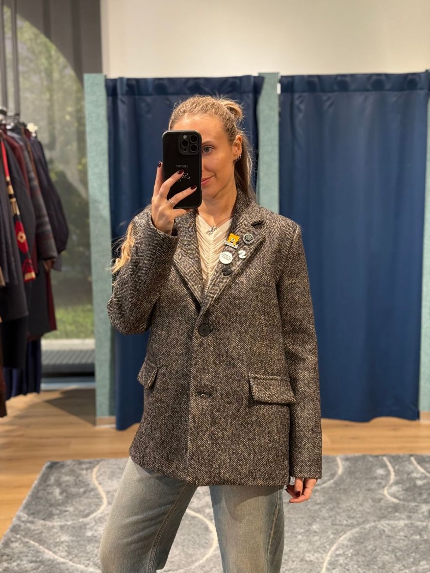 Immagine di GIACCA SPIGATA CON SPILLE