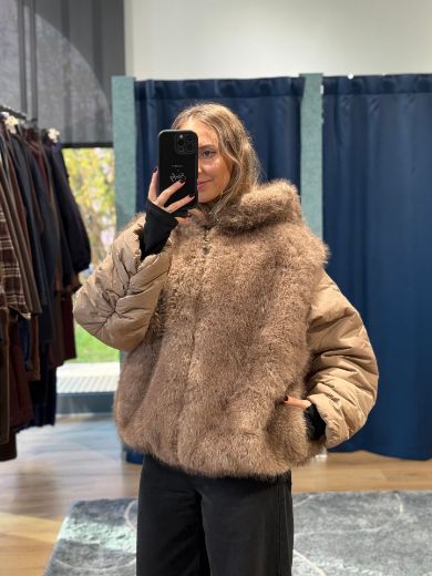 Immagine di BOMBER PELLICCIA - Disponibile in TAUPE, BEIGE