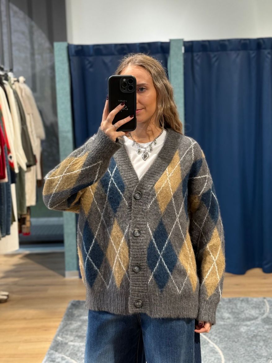 Immagine di CARDIGAN ROMBI - Disponibile in TAUPE, CAMMELLO
