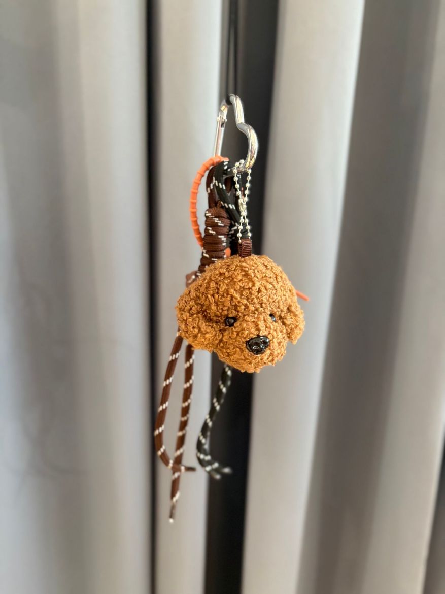 Immagine di CHARM PORTACHIAVI BARBONCINO - Disponibile in MARRONE, BEIGE SCURO, BEIGE CHIARO