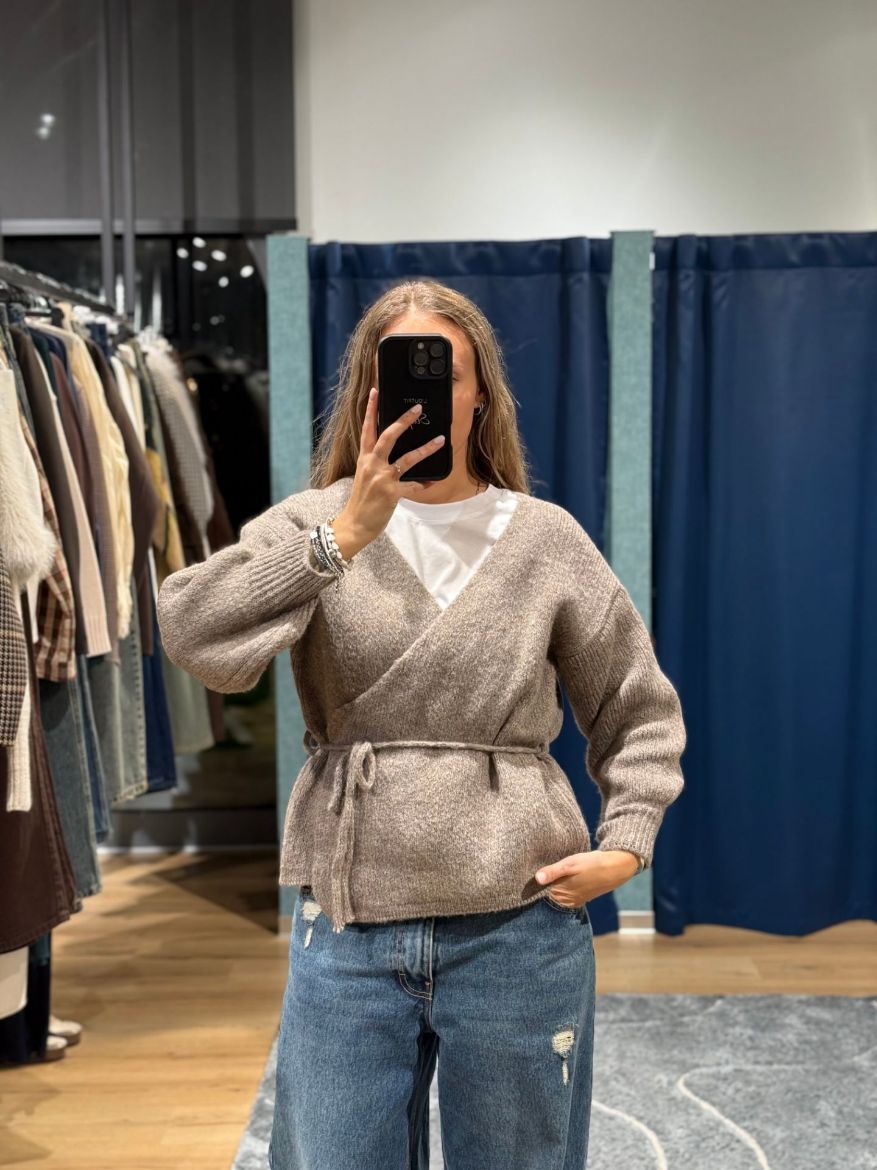 Immagine di CARDIGAN INCROCIATO - Disponibile in GRIGIO, BIANCO, BEIGE, TAUPE, MARRONE