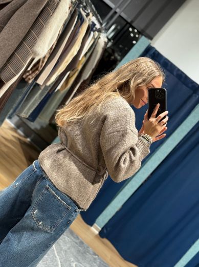 Immagine di CARDIGAN INCROCIATO - Disponibile in GRIGIO, BIANCO, BEIGE, TAUPE, MARRONE, NERO