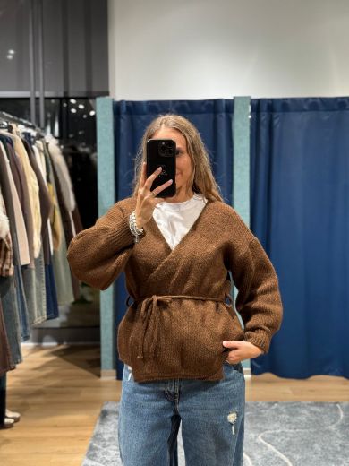 Immagine di CARDIGAN INCROCIATO - Disponibile in GRIGIO, BIANCO, BEIGE, TAUPE, MARRONE, NERO