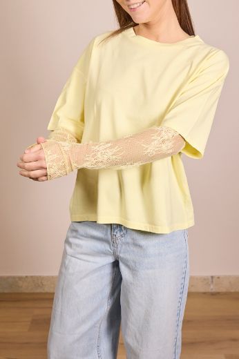 Immagine di T-SHIRT MANICA PIZZO - Disponibile in ROSA, NERO, GIALLO, BIANCO, VERDE SALVIA, MORO