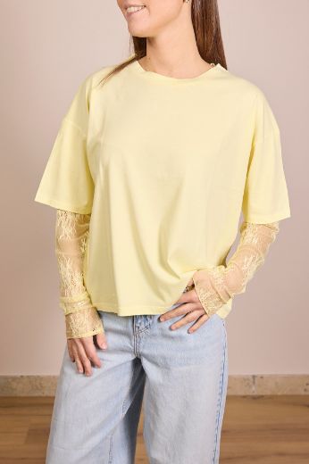 Immagine di T-SHIRT MANICA PIZZO - Disponibile in ROSA, NERO, GIALLO, BIANCO, VERDE SALVIA, MORO