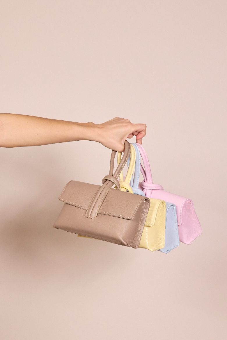 Immagine di BORSA NODO IN PELLE - Disponibile in ROSA, NOCCIOLA, GIALLO, AZZURRO