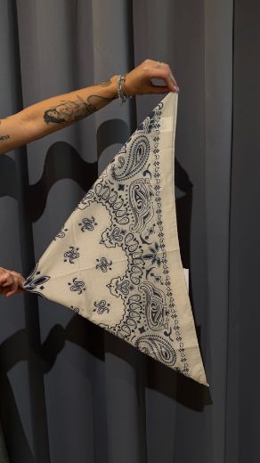 Immagine di BANDANA VISCOSA - Disponibile in GIALLO, BLU, ROSSO, MARRONE