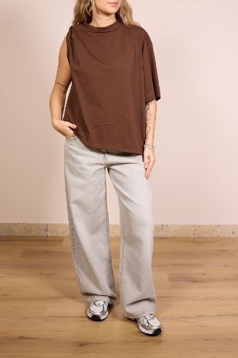 Immagine di T-SHIRT MONOSPALLA - Disponibile in MARRONE, BIANCO