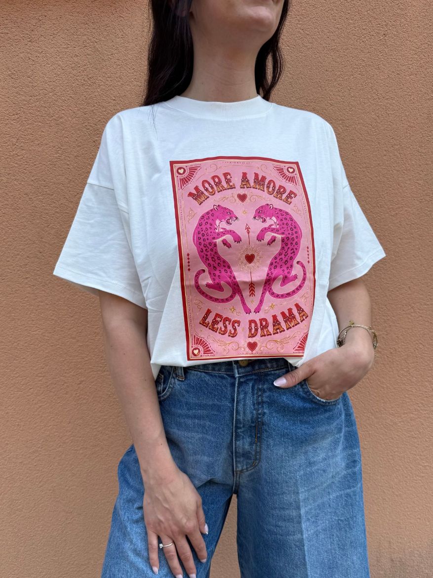 Immagine di T-SHIRT MORE AMORE LESS DRAMA